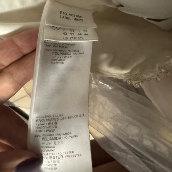 Wedding dress - Picture 9 of 10